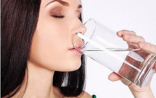 Súc họng bằng nước muối có giúp bạn chống được COVID-19?